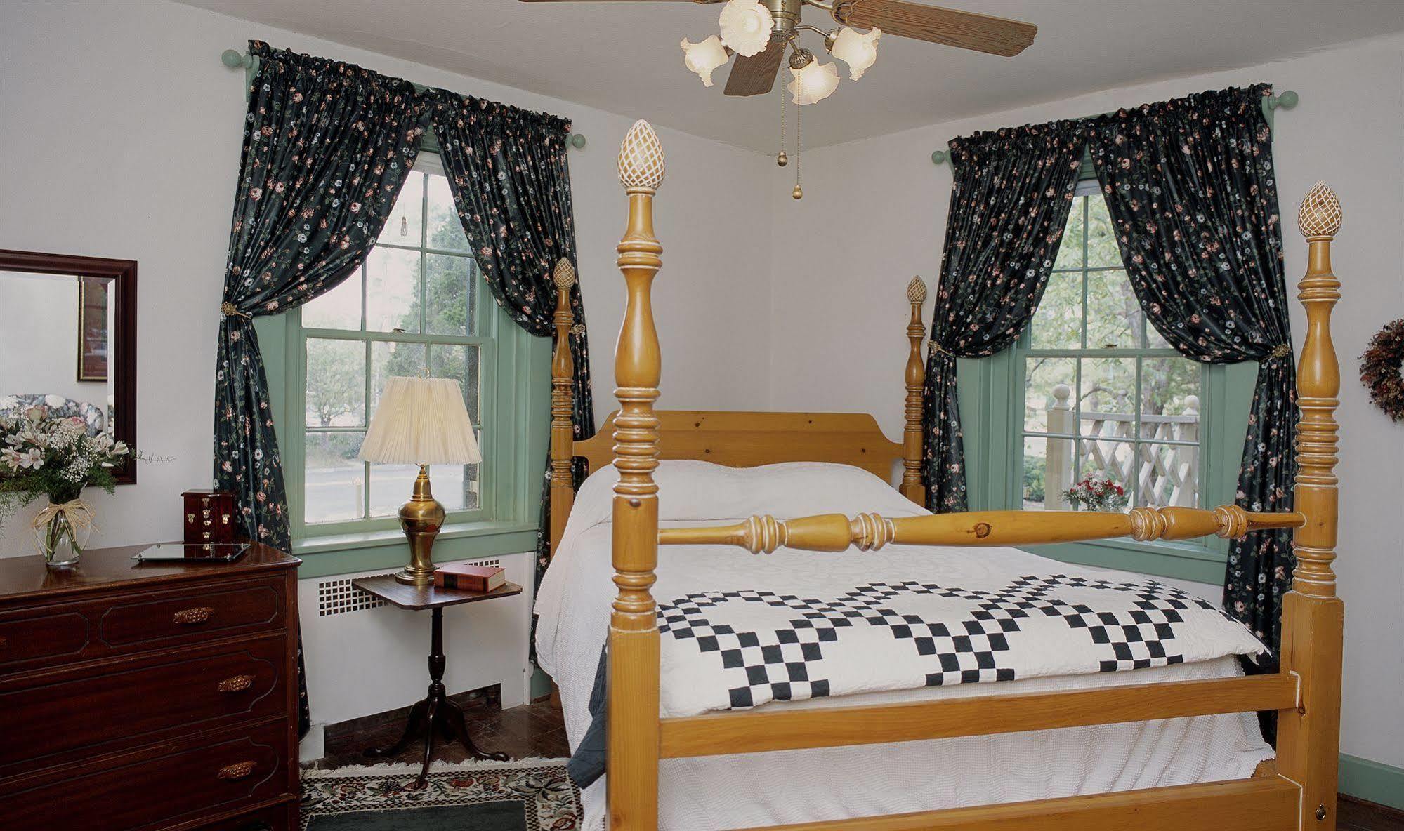 Cedars Of Williamsburg Bed & Breakfast Eksteriør billede